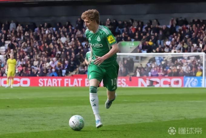 德天空：拜仁未放弃引进戈登，关键在于与纽卡达成协议