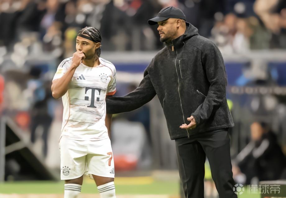 孔帕尼：我记得格纳布里大概是在点球练习之类的环节里受伤的