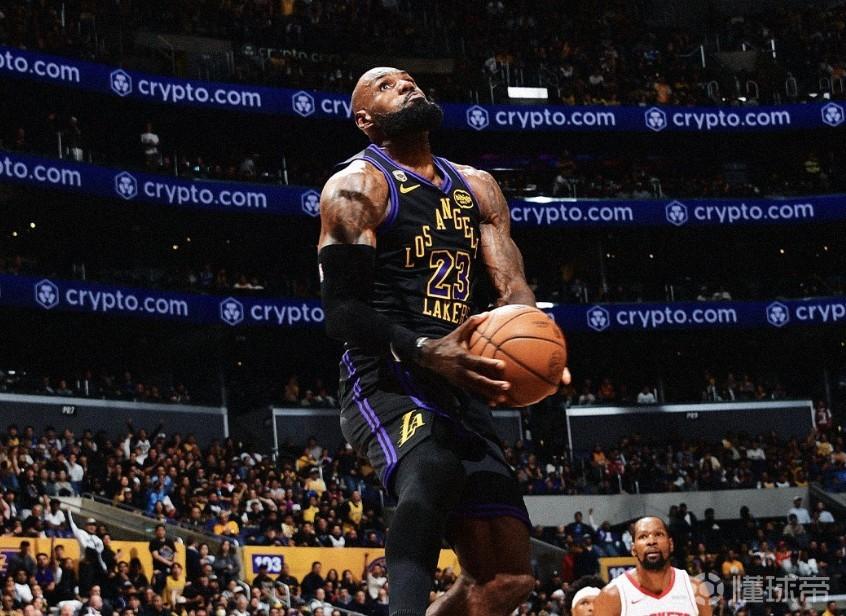 雷迪克：冲起来的詹姆斯就像重型卡车，你要么让开让他扣要么犯规