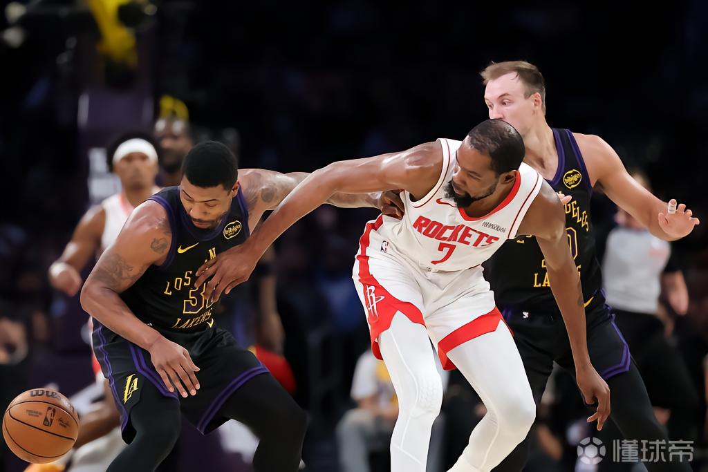 火力延续，斯马特和肯纳德均13投8中，分别得到25分和23分