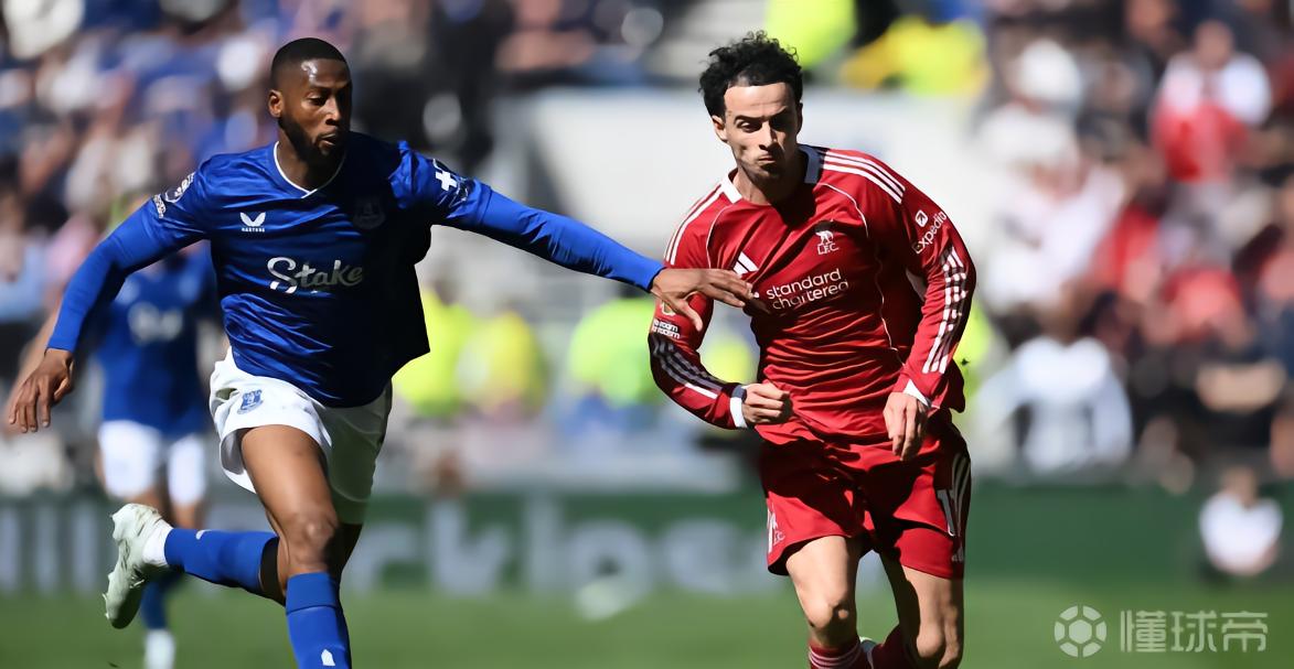 英媒：琼斯在认真考虑结束红军生涯，热刺若保级成功有意引进