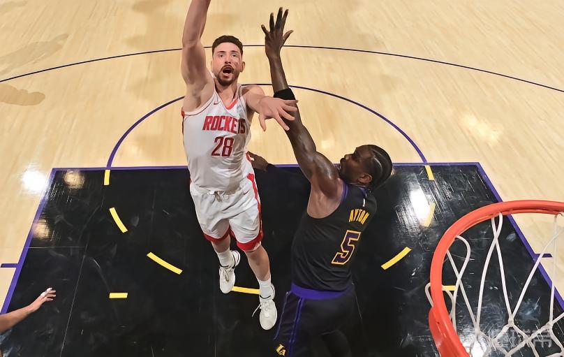 扭捏至极，申京两战湖人合计仅39投15中&对帮助球队太有限