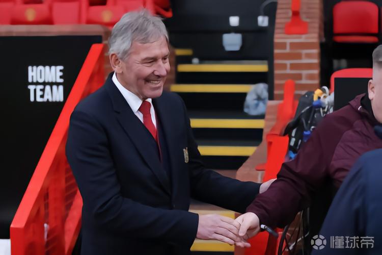 罗布森：B费是一名顶级球员，他的踢法有点像坎通纳