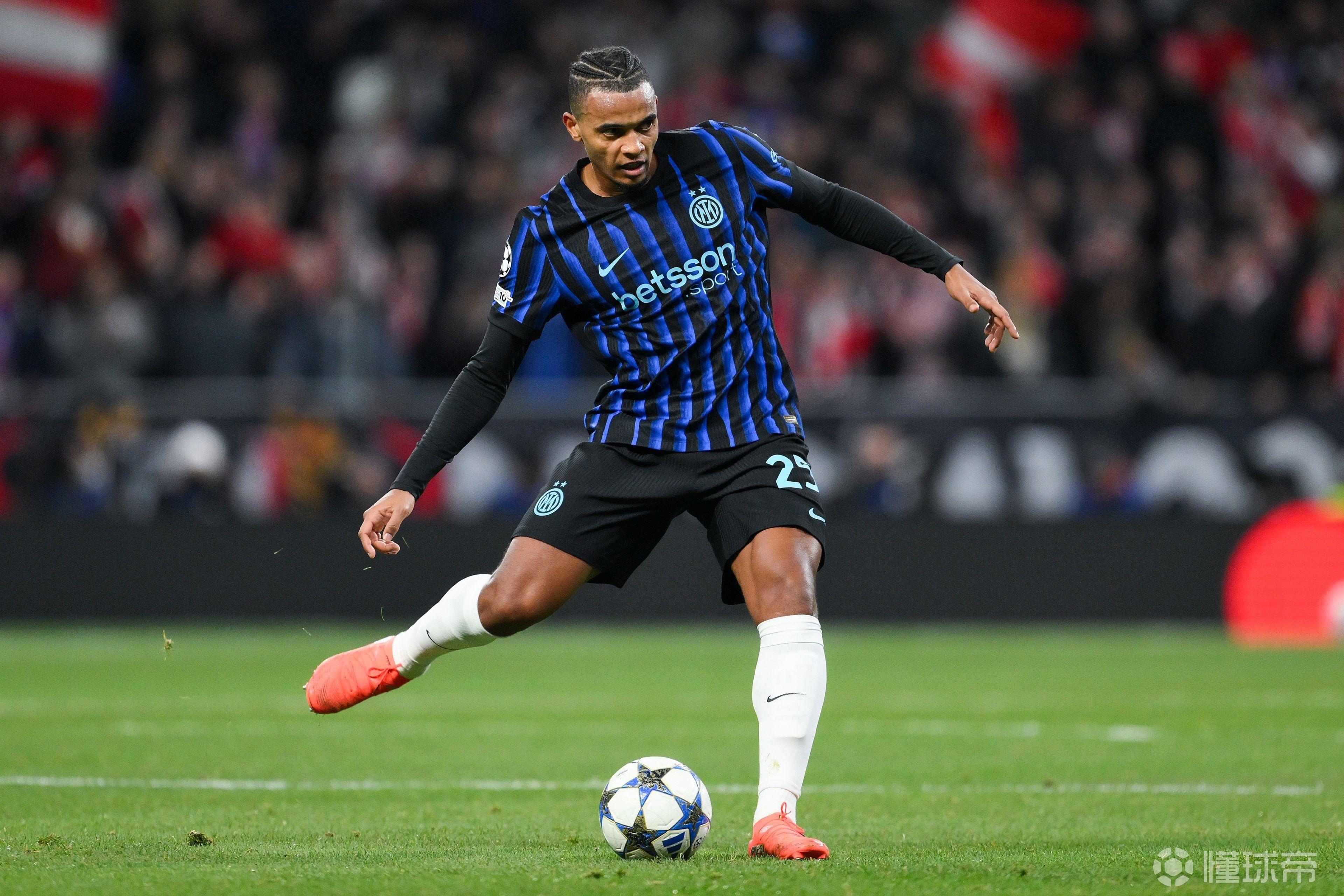 罗马诺：国米肯定买断阿坎吉；利物浦是否签邓弗里斯有待评估