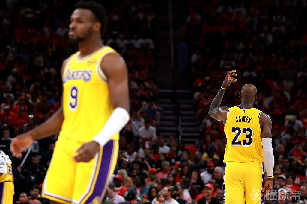 父子同心，詹姆斯与布朗尼同时在场时湖人百回合净胜29.6分