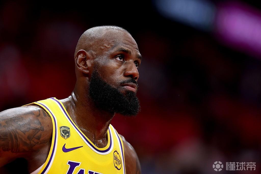 三分绝平率队逆转，詹姆斯22投10中砍下29分13篮板